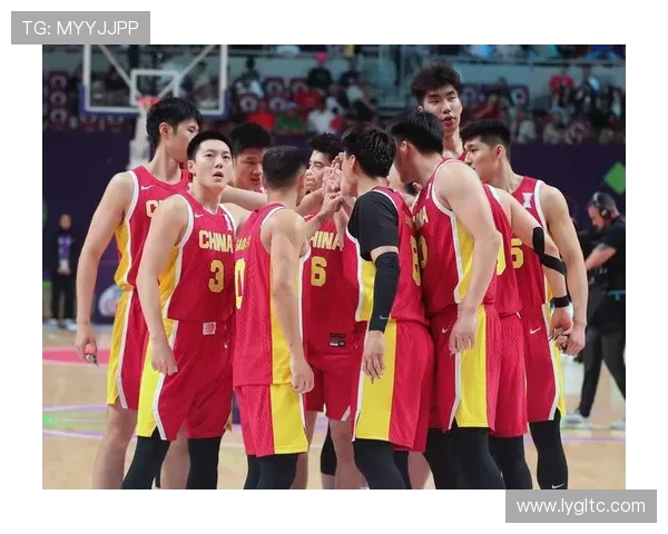 中国男篮迎战澳大利亚力拼亚洲杯冠军 新老球员合力冲击国际舞台