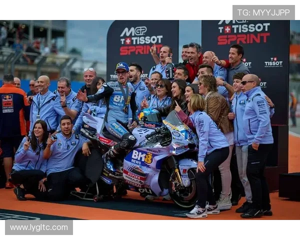 摩托大奖赛最新动态顶尖车手激烈对决全面揭示新赛季走向趋势变化